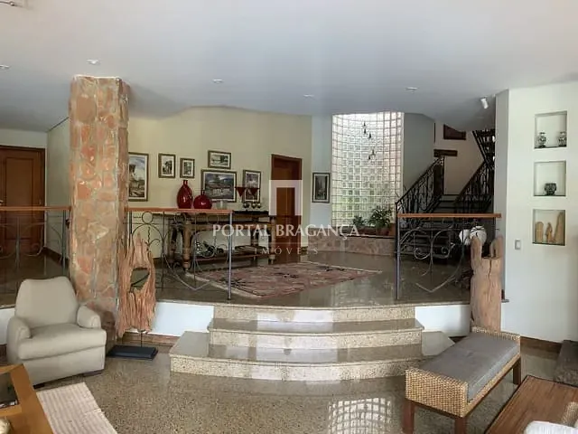 Casa com 1300m² 4 quartos e 8 banheiros, à venda, no bairro Condomínio Residencial Santa Helena em Bragança Paulista