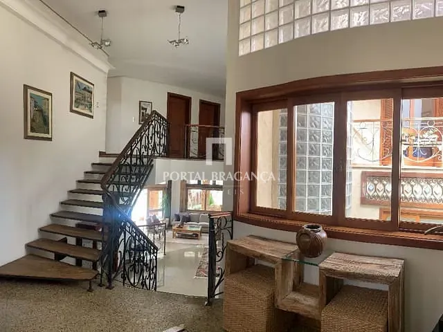 Casa com 1300m² 4 quartos e 8 banheiros, à venda, no bairro Condomínio Residencial Santa Helena em Bragança Paulista