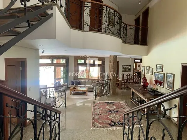 Casa com 1300m² 4 quartos e 8 banheiros, à venda, no bairro Condomínio Residencial Santa Helena em Bragança Paulista