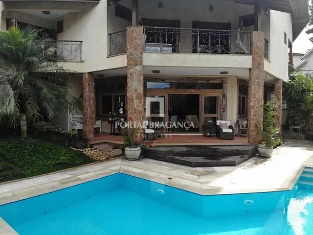 Casa com 1300m² 4 quartos e 8 banheiros, à venda, no bairro Condomínio Residencial Santa Helena em Bragança Paulista