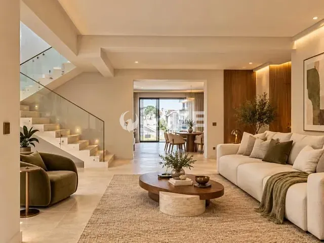 Casa com 326m² 3 quartos e 6 banheiros, à venda, no bairro Santa Cândida em Curitiba