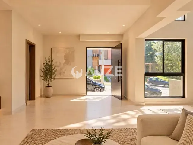 Casa com 326m² 3 quartos e 6 banheiros, à venda, no bairro Santa Cândida em Curitiba