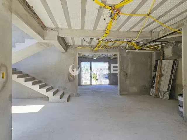 Casa com 326m² 3 quartos e 6 banheiros, à venda, no bairro Santa Cândida em Curitiba