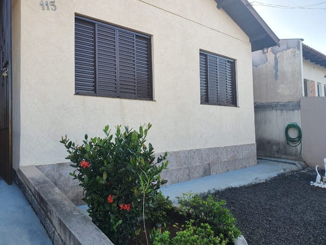 Casa com 250m² 3 quartos e 2 banheiros, à venda, no bairro Bandeirantes em Londrina