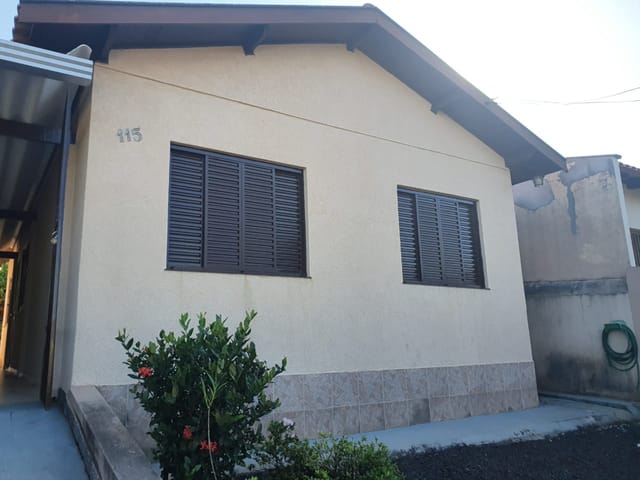 Casa com 250m² 3 quartos e 2 banheiros, à venda, no bairro Bandeirantes em Londrina