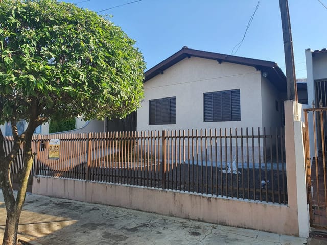 Casa com 250m² 3 quartos e 2 banheiros, à venda, no bairro Bandeirantes em Londrina