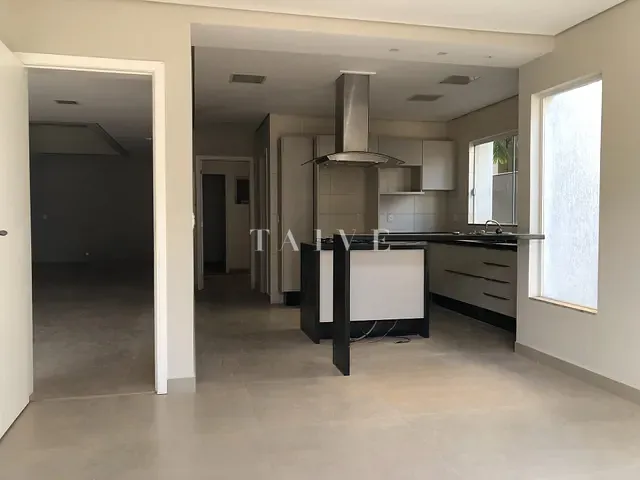 Casa com 600m² 4 quartos e 5 banheiros, à venda, no bairro Esperança em Londrina