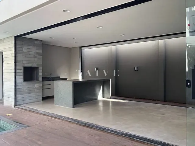 Casa com 600m² 4 quartos e 5 banheiros, à venda, no bairro Esperança em Londrina