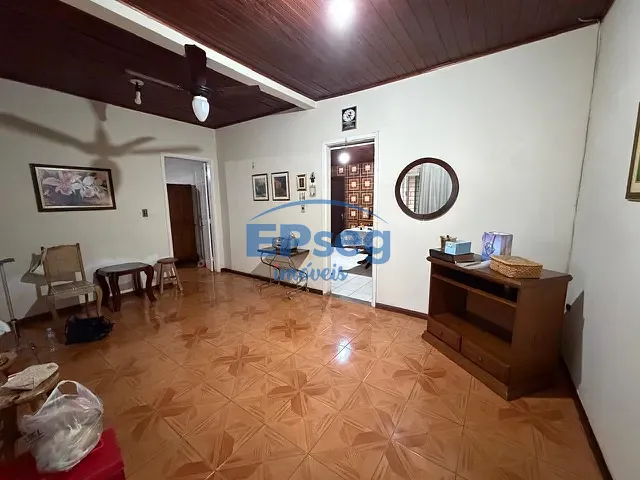 Casa com 250m² 2 quartos e 1 banheiro, à venda, no bairro Bandeirantes em Londrina