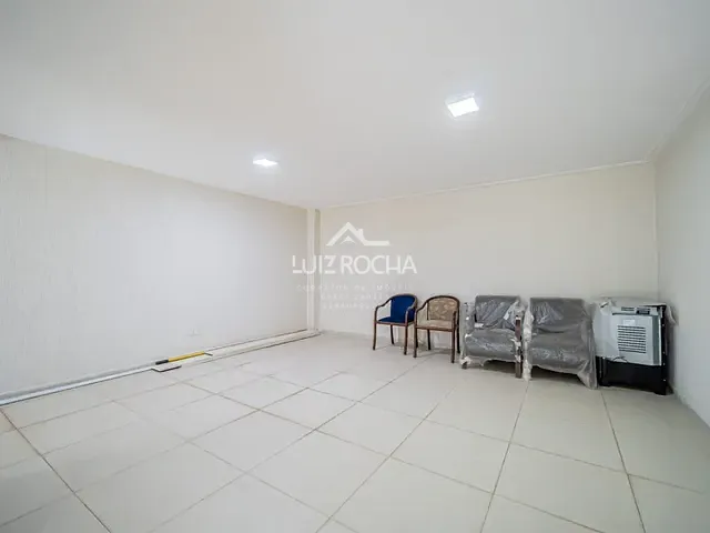 Casa com 250m² 4 quartos e 5 banheiros, à venda, no bairro Moinho Velho em Cotia