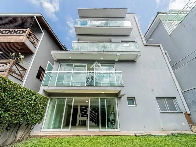 Casa com 250m² 4 quartos e 5 banheiros, à venda, no bairro Moinho Velho em Cotia
