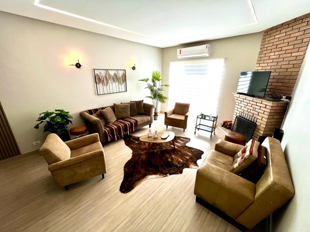 Casa com 360m², à venda, no bairro Jardim Vilas Boas em Londrina