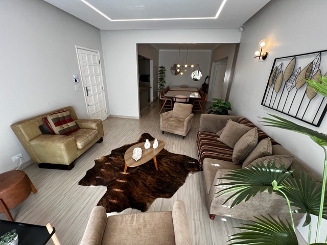 Casa com 360m², à venda, no bairro Jardim Vilas Boas em Londrina