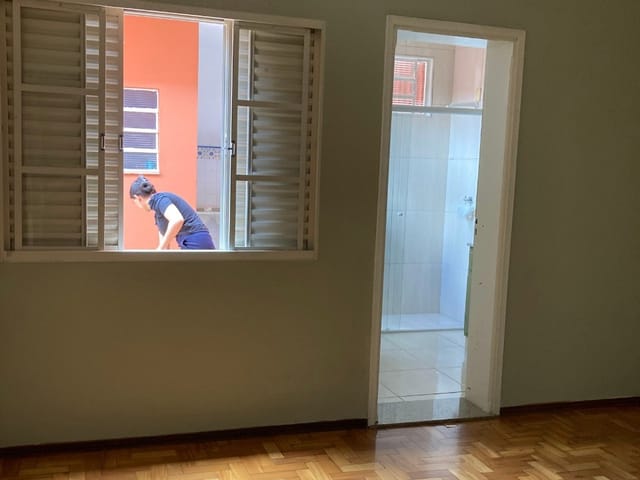 Foto do Casa - APARTAMENTO COM ENTRADA PRIVATIVA
POSSUI TRÉS DORMITÓRIOS SENDO UMA SUITE
SALA E COZINHA AMPLA 
QUINTAL PEQUENO, ÁREA DE LAVANDERIA, QUARTO E BANHEIRO EXTERNO.

PRÓXIMO DE SUPERMERCADOS, PADARIA, COMÉRCIOS E ESCOLAS. | Guaxupé Imóveis Ltda