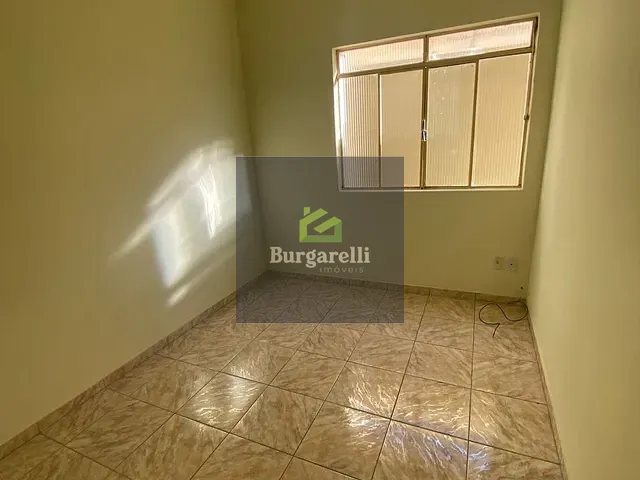 Casa 3 quartos e 1 banheiro, para alugar, no bairro Santa Efigênia em Lavras