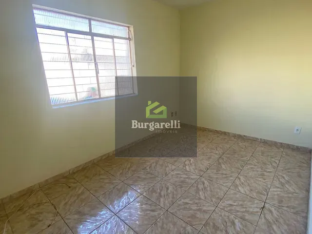 Casa 3 quartos e 1 banheiro, para alugar, no bairro Santa Efigênia em Lavras