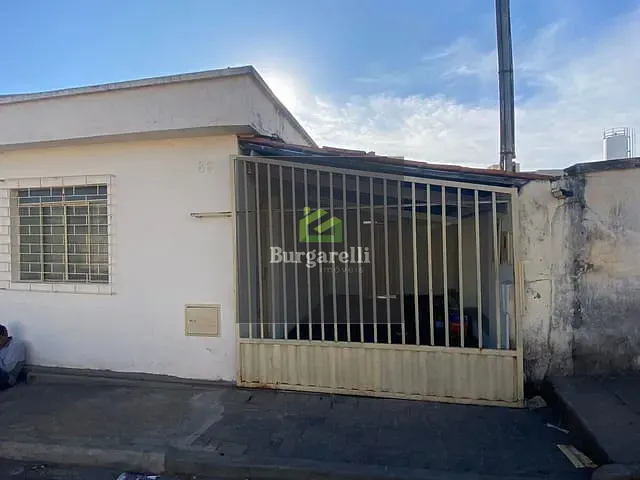 Casa 3 quartos e 1 banheiro, para alugar, no bairro Santa Efigênia em Lavras