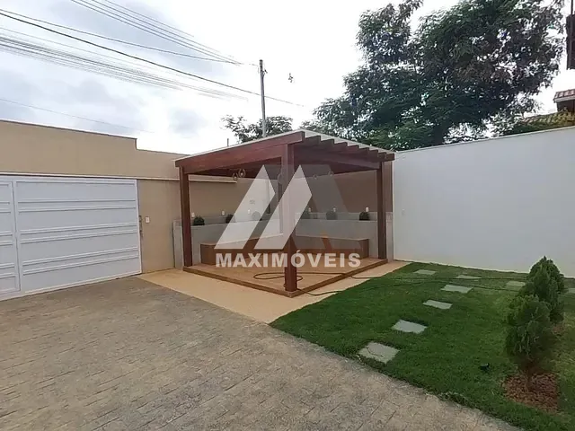 Casa com 240m² 1 quarto e 1 banheiro, à venda, no bairro São Francisco em Araçuaí