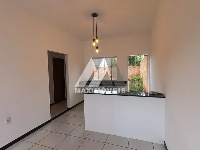 Casa com 240m² 1 quarto e 1 banheiro, à venda, no bairro São Francisco em Araçuaí