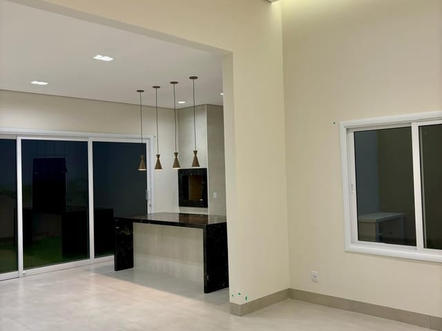 Casa com 334m² 3 quartos e 1 banheiro, à venda, no bairro Eunice em Sinop