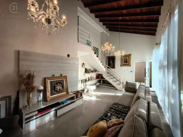 Casa com 179m² 4 quartos e 3 banheiros, à venda, no bairro Vila Casoni em Londrina