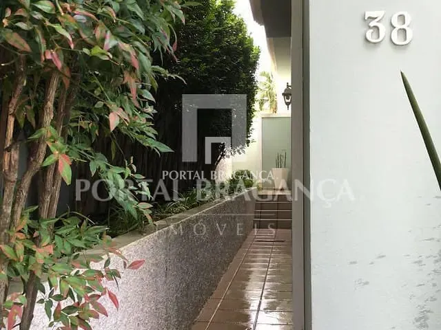 Casa com 599m² 4 quartos e 6 banheiros, à venda, no bairro Condomínio Residencial Santa Helena em Bragança Paulista
