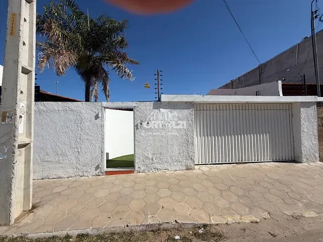 Casa à venda ou para alugar, no bairro Centro em Petrolina