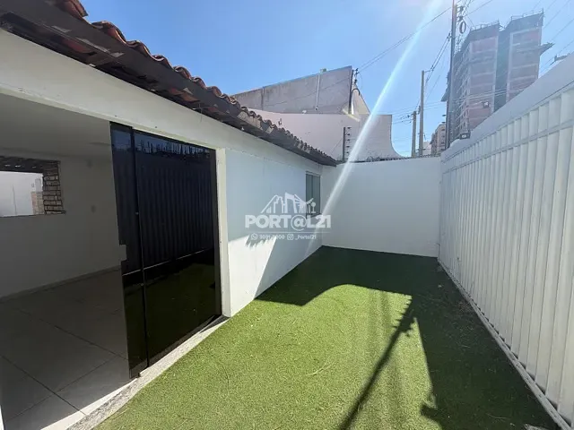 Casa à venda ou para alugar, no bairro Centro em Petrolina
