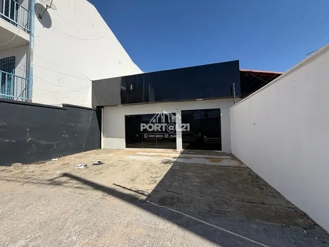 Casa à venda ou para alugar, no bairro Centro em Petrolina