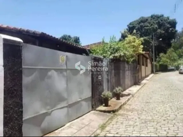 Casa com 300m² 3 quartos e 2 banheiros, à venda, no bairro Centro em Areal