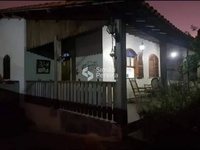 Casa com 300m² 3 quartos e 2 banheiros, à venda, no bairro Centro em Areal