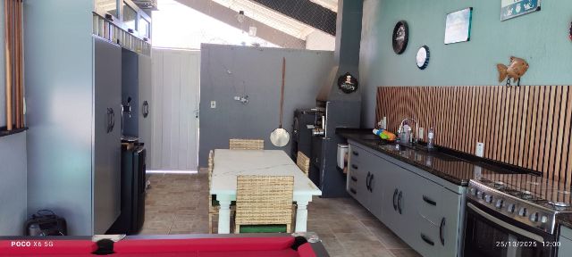 Casa 3 quartos e 5 banheiros, à venda ou para alugar, no bairro Piracangaguá em Taubaté