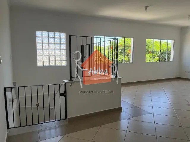 Casa com 250m² 3 quartos e 4 banheiros, à venda, no bairro Chácaras Roselândia em Cotia