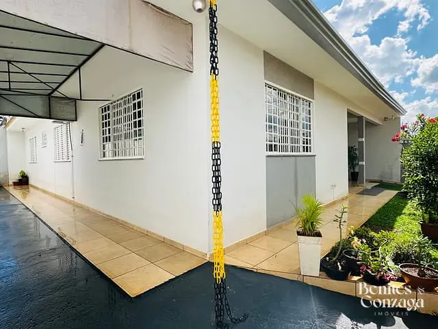 Casa com 250m² 3 quartos e 2 banheiros, à venda, no bairro Jardim Real em Maringá