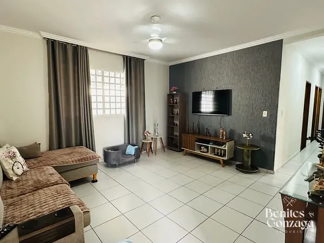 Casa com 250m² 3 quartos e 2 banheiros, à venda, no bairro Jardim Real em Maringá
