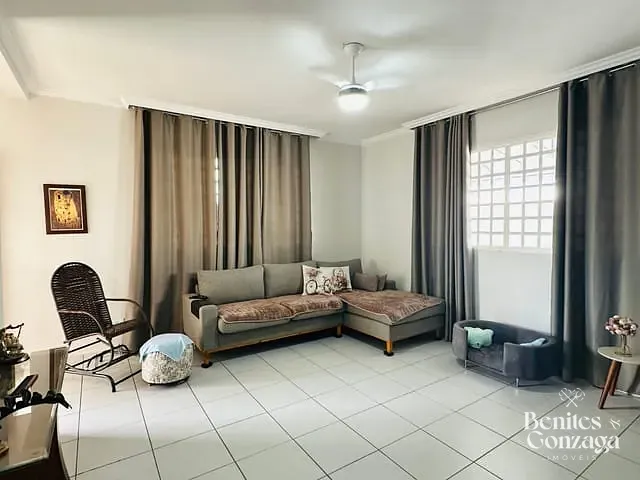 Casa com 250m² 3 quartos e 2 banheiros, à venda, no bairro Jardim Real em Maringá