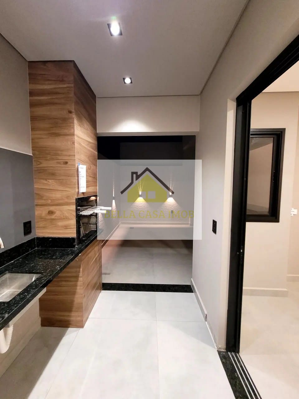 Casa à venda com 3 quartos, 122m² - Foto 1