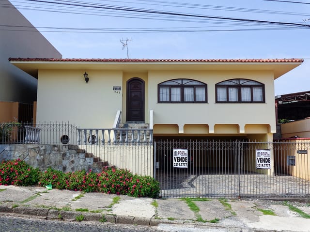 Casa com 492m² 4 quartos e 4 banheiros, à venda, no bairro Ronda em Ponta Grossa