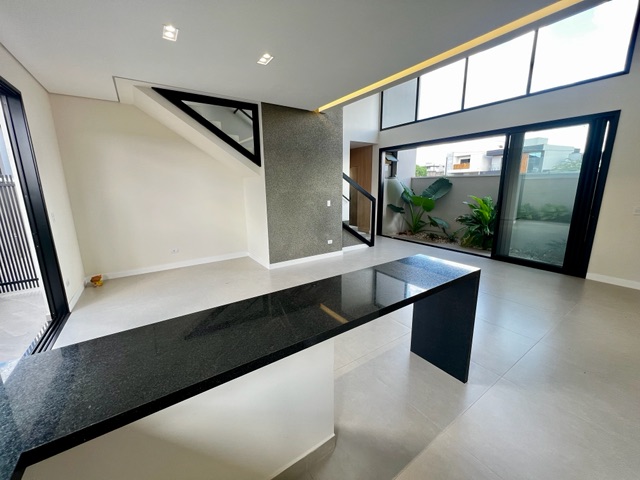 Casa com 242m² 3 quartos e 5 banheiros, à venda, no bairro Parque Tauá em Londrina