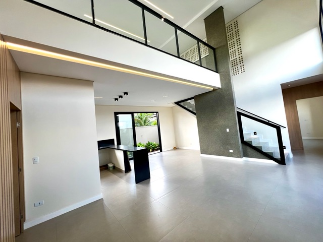 Casa com 242m² 3 quartos e 5 banheiros, à venda, no bairro Parque Tauá em Londrina