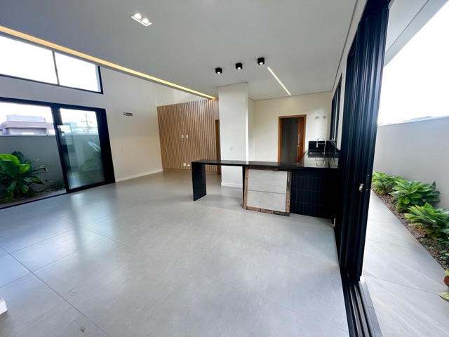 Casa com 242m² 3 quartos e 5 banheiros, à venda, no bairro Parque Tauá em Londrina