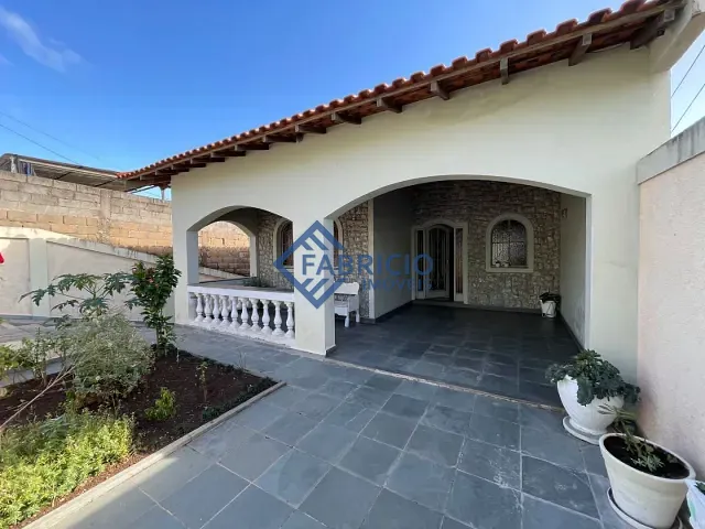 Casa com 300m² 2 quartos e 2 banheiros, à venda, no bairro Vista Alegre em Vinhedo