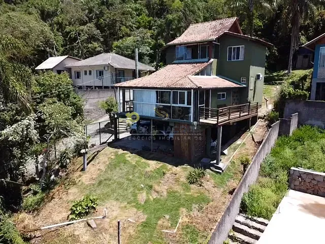 Casa com 699m² 2 quartos e 2 banheiros, à venda, no bairro Armação do Pântano do Sul em Florianópolis