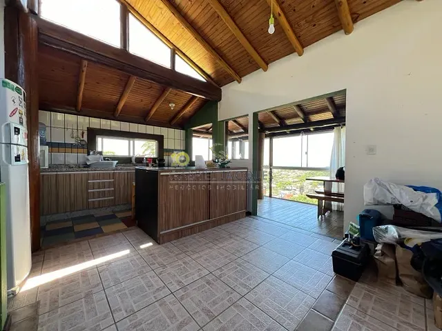 Casa com 699m² 2 quartos e 2 banheiros, à venda, no bairro Armação do Pântano do Sul em Florianópolis
