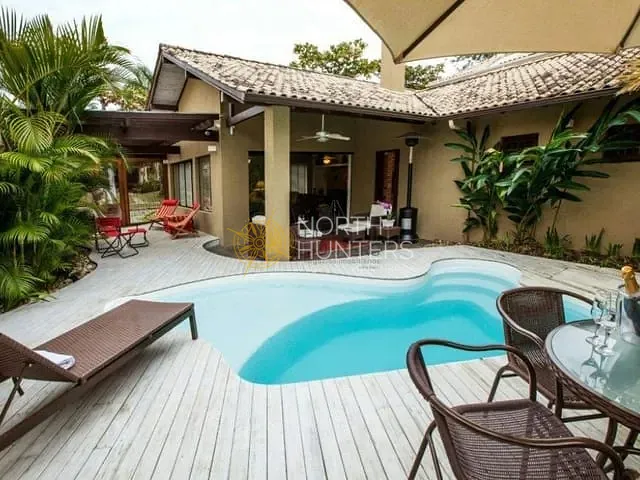 Casa com 450m² 4 quartos e 5 banheiros, para alugar, no bairro Jurerê Internacional em Florianópolis