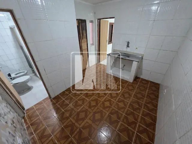 Casa com 25m² 1 quarto e 1 banheiro, para alugar, no bairro Vila Palmares em Santo André