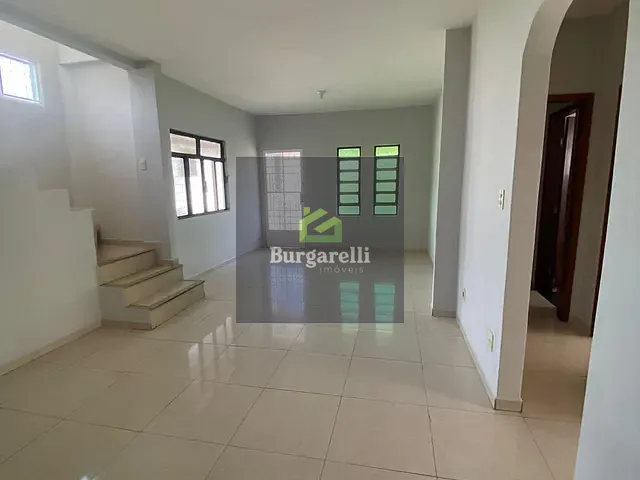 Casa 4 quartos e 3 banheiros, para alugar, no bairro Presidente Kennedy em Lavras