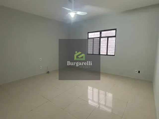 Casa 4 quartos e 3 banheiros, para alugar, no bairro Presidente Kennedy em Lavras