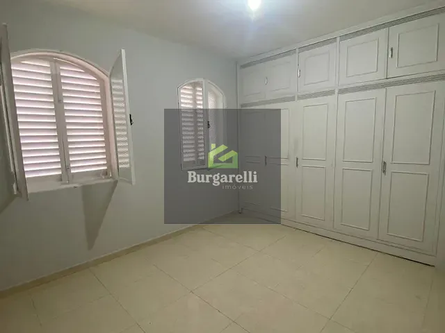 Casa 4 quartos e 3 banheiros, para alugar, no bairro Presidente Kennedy em Lavras