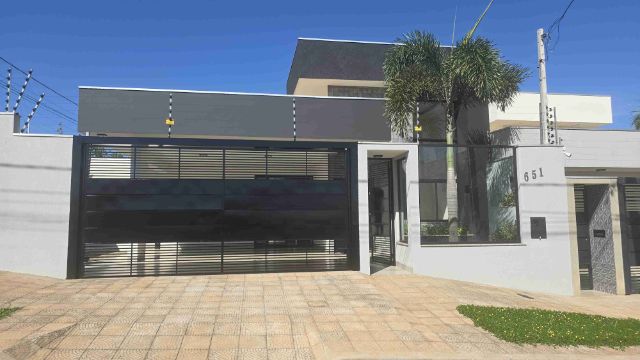 Casa com 275m² 3 quartos e 2 banheiros, à venda, no bairro Jardim Munique em Maringá